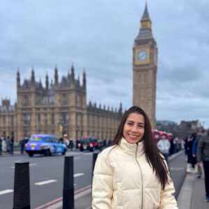 Yokasta Valle Instagram - “Londres, una ciudad hermosa que se queda en el corazón, pero el viaje sigue. @iberorutascr no se detiene… ¿A dónde creen que nos lleva ahora?”