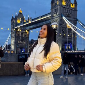 Yokasta Valle Instagram - “Londres, una ciudad hermosa que se queda en el corazón, pero el viaje sigue. @iberorutascr no se detiene… ¿A dónde creen que nos lleva ahora?”