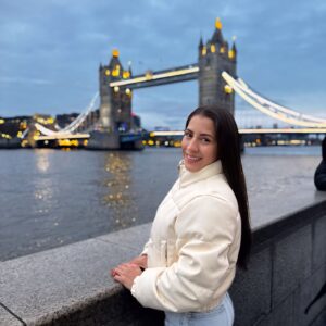 Yokasta Valle Instagram - “Londres, una ciudad hermosa que se queda en el corazón, pero el viaje sigue. @iberorutascr no se detiene… ¿A dónde creen que nos lleva ahora?”