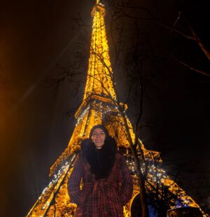 Yokasta Valle Instagram - 📍 París, Francia 🇫🇷

“Dicen que París es la ciudad del amor, pero también es una ciudad que inspira sueños y logros. Estar frente a la majestuosa Torre Eiffel un sueño de nuestra madre nos recuerda que todo es posible cuando trabajas duro y crees en ti mismo. 💪✨
Quién más sueña con visitar este lugar? Déjanos tus lugares favoritos en los comentarios para nuestra próxima aventura.”

#torreeiffel #francia #hermanasvalle #viajaresvivir #sueñosengrande