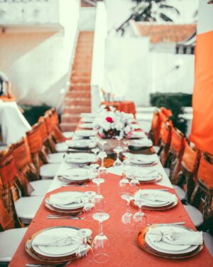 Yolanda Tati Instagram - ME CONSEGUIRAM: HÁ 5 ANOS! 💍🇦🇴 Num dia como hoje, viemos a Luanda para o nosso Casamento Tradicional… O NOSSO ALAMBAMENTO! 🥹🥂🌴

Foi emocionante ver a casa dos meus avós encher-se de familiares e amigos para conhecer e abençoar, à luz da nossa cultura e tradição, aquele que escolhi como companheiro de vida e marido. Foi neste dia que me senti CASADA. Parabéns a Nós, Amore Mio ❤️♾️ São as nossas BODAS DE FERRO. E é tão especial estarmos em Angola, novamente, para celebrá-las…

Quem já nos acompanhava nesta altura????

#YolaLovesMarco #MoambaComPizza #Casamento #Casal #TheTatiTurco #Familia 🎞️: @jessartes @kim_praiise