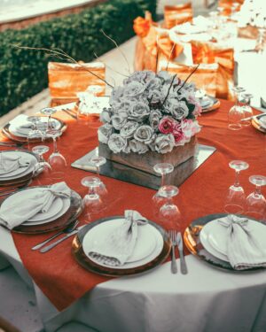 Yolanda Tati Instagram - ME CONSEGUIRAM: HÁ 5 ANOS! 💍🇦🇴 Num dia como hoje, viemos a Luanda para o nosso Casamento Tradicional… O NOSSO ALAMBAMENTO! 🥹🥂🌴

Foi emocionante ver a casa dos meus avós encher-se de familiares e amigos para conhecer e abençoar, à luz da nossa cultura e tradição, aquele que escolhi como companheiro de vida e marido. Foi neste dia que me senti CASADA. Parabéns a Nós, Amore Mio ❤️♾️ São as nossas BODAS DE FERRO. E é tão especial estarmos em Angola, novamente, para celebrá-las…

Quem já nos acompanhava nesta altura????

#YolaLovesMarco #MoambaComPizza #Casamento #Casal #TheTatiTurco #Familia 🎞️: @jessartes @kim_praiise