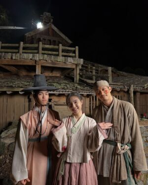 Yoon Seo-ah Instagram - 백이야 다음 생엔 이름처럼 하얀 도화지에 알록달록 색 입히듯 원하는 삶 그리며 살아
백이를 사랑해 주시고 응원해 주셔서 감사드립니다 🤍