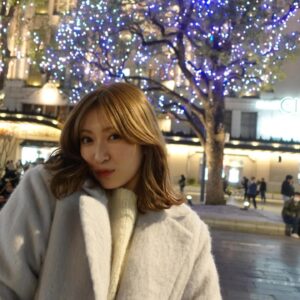 Yoshida Akari Instagram - 大阪もイルミネーション綺麗だよ〜🎄
急に寒くなってきたし
風邪はインフル流行ってるみたいなので
みんな温かくするんだぞ〜🙆‍♂️❤️