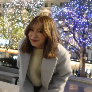Yoshida Akari Instagram - 大阪もイルミネーション綺麗だよ〜🎄
急に寒くなってきたし
風邪はインフル流行ってるみたいなので
みんな温かくするんだぞ〜🙆‍♂️❤️