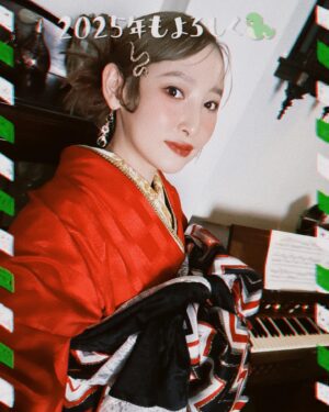 Yoshino Nanjo Instagram - 🎍あけましておめでとうございます🎍
今年もみなさまにとって楽しいことたくさんな一年となりますように✨

2025年もよろしくお願いします🐍✨
