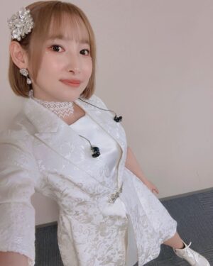 Yoshino Nanjo Instagram - とある科学の超音楽祭
2024.11.4
⁡
・・・
⁡
まさかの写真あげてませんでした‥！（Xにあげたのか‥？）
詳しい感想なんかはFCラジオで話したりしたのですが、
「only my railgun」の発売からちょうど15周年のこの日に、レールガンのイベントに参加することが出来てとても幸せでした。
⁡
色んな景色や経験をくれたこの曲を、レールガンファンの皆さまの前で披露できたこと、キャストのみなさんと一緒にステージに上がれたこと、「感慨深い」って言葉がこれほどしっくりくるシーンはそうそうないってくらい、感じ入ることが多い１日でした。
⁡
禁書目録のカバーコーナーもありわたしは、真音ちゃんの「メモリーズ・ラスト」をカバーさせていただきました。大切に歌いました。
⁡
改めて、テレビアニメ「とある科学の超電磁砲」放送開始15周年おめでとうございます✨
⁡
⚡️
⁡
fripでの出演ということで、イヤモニも当時使ってたのを持ってきたよ〜笑
⁡
オリジナル版のomrの音源なかったので15th版にしました。

・・・
⁡
ヘアメイク @maaaaasahi0514 
スタイリスト 前田千佳子さん