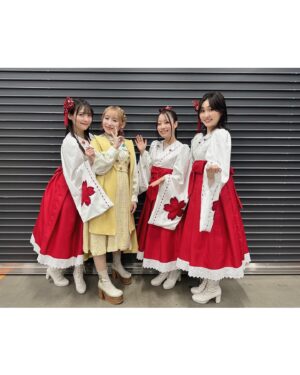 Yoshino Nanjo Instagram - ✴︎
ANIMAX MUSIX2024

✴︎
出演者のみなさまと〜！！（撮れなかった方もいますが😭）
翔太くんとはまたなんちゃってアー写やりました笑
わたしだけ笑ってて失敗した！！ので激加工して雰囲気で誤魔化そうとしてみました‥ので他と質感違うのはそのためです笑

久々にお会いできた方もいたり、おしゃべりできたり、ステージ以外でも本当に楽しい時間をみなさまありがとうございました✨

ほんとに、素敵な世界をお持ちなみなさまとご一緒させていただき、改めてすごい場所だな〜〜と思いました。ありがてぇ！！！

ホントに、素敵で可愛くてカッコいい！

衣装 前田千佳子さん
ヘアメイク @1129kotomi