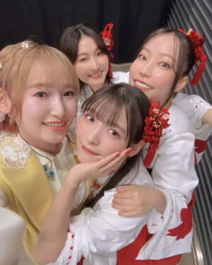 Yoshino Nanjo Instagram - ✴︎
ANIMAX MUSIX2024

✴︎
出演者のみなさまと〜！！（撮れなかった方もいますが😭）
翔太くんとはまたなんちゃってアー写やりました笑
わたしだけ笑ってて失敗した！！ので激加工して雰囲気で誤魔化そうとしてみました‥ので他と質感違うのはそのためです笑

久々にお会いできた方もいたり、おしゃべりできたり、ステージ以外でも本当に楽しい時間をみなさまありがとうございました✨

ほんとに、素敵な世界をお持ちなみなさまとご一緒させていただき、改めてすごい場所だな〜〜と思いました。ありがてぇ！！！

ホントに、素敵で可愛くてカッコいい！

衣装 前田千佳子さん
ヘアメイク @1129kotomi