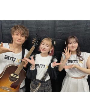 Yoshino Nanjo Instagram - ✴︎
ANIMAX MUSIX2024

✴︎
出演者のみなさまと〜！！（撮れなかった方もいますが😭）
翔太くんとはまたなんちゃってアー写やりました笑
わたしだけ笑ってて失敗した！！ので激加工して雰囲気で誤魔化そうとしてみました‥ので他と質感違うのはそのためです笑

久々にお会いできた方もいたり、おしゃべりできたり、ステージ以外でも本当に楽しい時間をみなさまありがとうございました✨

ほんとに、素敵な世界をお持ちなみなさまとご一緒させていただき、改めてすごい場所だな〜〜と思いました。ありがてぇ！！！

ホントに、素敵で可愛くてカッコいい！

衣装 前田千佳子さん
ヘアメイク @1129kotomi