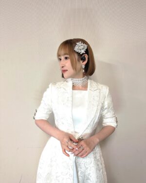 Yoshino Nanjo Instagram - とある科学の超音楽祭
2024.11.4
⁡
・・・
⁡
まさかの写真あげてませんでした‥！（Xにあげたのか‥？）
詳しい感想なんかはFCラジオで話したりしたのですが、
「only my railgun」の発売からちょうど15周年のこの日に、レールガンのイベントに参加することが出来てとても幸せでした。
⁡
色んな景色や経験をくれたこの曲を、レールガンファンの皆さまの前で披露できたこと、キャストのみなさんと一緒にステージに上がれたこと、「感慨深い」って言葉がこれほどしっくりくるシーンはそうそうないってくらい、感じ入ることが多い１日でした。
⁡
禁書目録のカバーコーナーもありわたしは、真音ちゃんの「メモリーズ・ラスト」をカバーさせていただきました。大切に歌いました。
⁡
改めて、テレビアニメ「とある科学の超電磁砲」放送開始15周年おめでとうございます✨
⁡
⚡️
⁡
fripでの出演ということで、イヤモニも当時使ってたのを持ってきたよ〜笑
⁡
オリジナル版のomrの音源なかったので15th版にしました。

・・・
⁡
ヘアメイク @maaaaasahi0514 
スタイリスト 前田千佳子さん