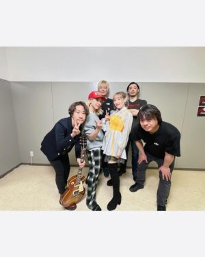 Yoshino Nanjo Instagram - とある科学の超音楽祭
2024.11.4
⁡
・・・
⁡
まさかの写真あげてませんでした‥！（Xにあげたのか‥？）
詳しい感想なんかはFCラジオで話したりしたのですが、
「only my railgun」の発売からちょうど15周年のこの日に、レールガンのイベントに参加することが出来てとても幸せでした。
⁡
色んな景色や経験をくれたこの曲を、レールガンファンの皆さまの前で披露できたこと、キャストのみなさんと一緒にステージに上がれたこと、「感慨深い」って言葉がこれほどしっくりくるシーンはそうそうないってくらい、感じ入ることが多い１日でした。
⁡
禁書目録のカバーコーナーもありわたしは、真音ちゃんの「メモリーズ・ラスト」をカバーさせていただきました。大切に歌いました。
⁡
改めて、テレビアニメ「とある科学の超電磁砲」放送開始15周年おめでとうございます✨
⁡
⚡️
⁡
fripでの出演ということで、イヤモニも当時使ってたのを持ってきたよ〜笑
⁡
オリジナル版のomrの音源なかったので15th版にしました。

・・・
⁡
ヘアメイク @maaaaasahi0514 
スタイリスト 前田千佳子さん