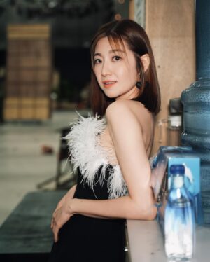 Yoyo Chen Instagram - 想起以往常常在錄影廠拍劇到天亮的日子
是磨練、也是成長….🦋

#loveyo
#錄影廠
#13廠
#拍照記錄回憶

Earrings : @crisathena_paris