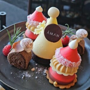 Yu Yamada Instagram - @aman_tokyo のアフタヌーンティーがクリスマスバージョンになってたので行ってきました⛄🎄✨

サンタさんやトナカイにソリ✨
細かいところまで可愛くてキュンキュンでした♡
しかも美味しい♡

そして、この日は綺麗に富士山まで見えて🗻
何だか御利益がありそうです！！

#冬の思い出
#Christmas
#afternoontea 
#amantokyo
#富士山
#mtfuji