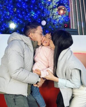 Yuanita Christiani Instagram - Merry Christmas and best wishes for a healthy, happy and peaceful New Year 🎄❤️