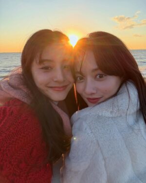Yuko Araki Instagram - そして2024年ラストの日はまりちゃんとゆっくり過ごす時間ができて☺️幸せ☺️

2024年最後の夕陽を見に行ってきました♡
とっても綺麗だったなぁ。