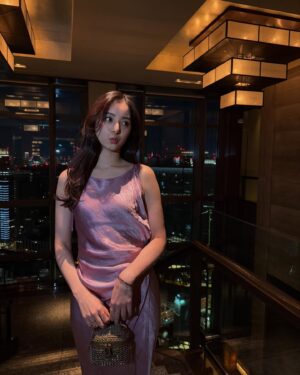 Yuko Araki Instagram - 誕生日の時はとびきり好きな服を着れる日ということで♡
最近一目惚れしたドレスを♡

dress : @acnestudios 
bag : @dior 
bracelet : @dior
ring : @dior