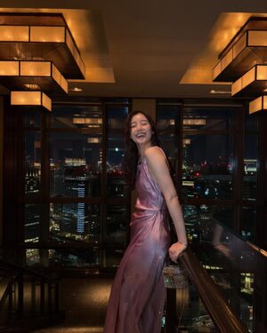Yuko Araki Instagram - 誕生日の時はとびきり好きな服を着れる日ということで♡
最近一目惚れしたドレスを♡

dress : @acnestudios 
bag : @dior 
bracelet : @dior
ring : @dior