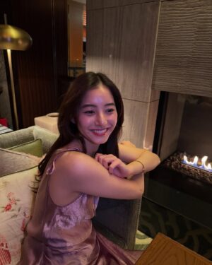 Yuko Araki Instagram - 誕生日の時はとびきり好きな服を着れる日ということで♡
最近一目惚れしたドレスを♡

dress : @acnestudios 
bag : @dior 
bracelet : @dior
ring : @dior