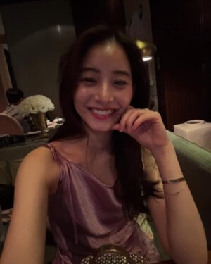 Yuko Araki Instagram - 無事に31歳の誕生日を迎えました🎂♡

周りから聞いてはいたけれど、
えぇ⁉︎と驚くほどあっという間に31歳の誕生日当日🎂でした。

楽しいことがたくさんの30歳でしたが、31歳の誕生日も大切で大好きな友人やいつもお世話になっているスタッフの皆様、そして大好きなファンの皆様にたくさんお祝いのメッセージをいただいてとっても幸せな誕生日でした♡

いつも応援してくださってありがとうございます☺️

31歳も健康に気をつけて、楽しく駆け抜けます♡