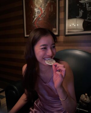 Yuko Araki Instagram - 無事に31歳の誕生日を迎えました🎂♡

周りから聞いてはいたけれど、
えぇ⁉︎と驚くほどあっという間に31歳の誕生日当日🎂でした。

楽しいことがたくさんの30歳でしたが、31歳の誕生日も大切で大好きな友人やいつもお世話になっているスタッフの皆様、そして大好きなファンの皆様にたくさんお祝いのメッセージをいただいてとっても幸せな誕生日でした♡

いつも応援してくださってありがとうございます☺️

31歳も健康に気をつけて、楽しく駆け抜けます♡