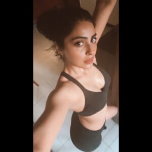 Yukti Kapoor Instagram - #photooftheday #workout #fitness #homeworkout