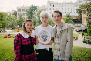 Yuliya Topolnitskaya Instagram - Я закончила сниматься в сериале «Циники»🎬
Огромная благодарность всей съемочной группе🤍 
Было очень классно🤍