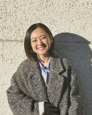 Yumi Adachi Instagram - 🤍🤍🤍
NHK『3000万』
今夜10時、ついに最終回。
撮影中、祐子と私の境界線が曖昧で苦しかったけど、
めちゃくちゃにめっちゃくちゃに楽しかった！
終わっちゃうのは寂しいけど、あの最終回を皆さんに観て頂けるという嬉しい気持ちで送り出します！
3000万最終回、行ってらっしゃい！#ドラマ3000万