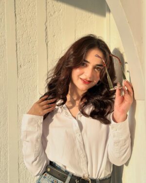 Yumna Zaidi Instagram - Song 🎧🙂‍↕️