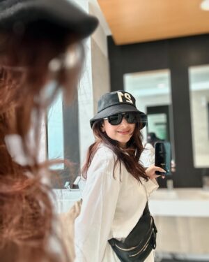 Yumna Zaidi Instagram - Assuming it was an accident 💥