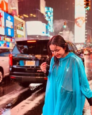 Yumna Zaidi Instagram - Motion vs Still 🫁