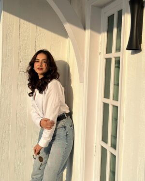 Yumna Zaidi Instagram - Song 🎧🙂‍↕️