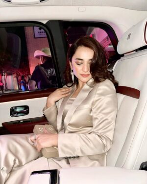 Yumna Zaidi Instagram - Houston tonight 🪐

@styledbyhafsa 
@whitewolfofficial.co 
@sarahaasif
