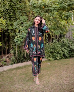 Yumna Zaidi Instagram - x @Silayipret

Wearing this beautiful Co-Ord Set from Silayi Pret perfect for this weather. Shop now on www.silayipret.com

#SilayiPret
