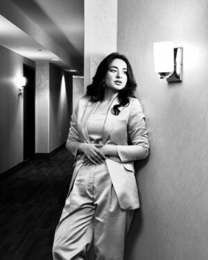 Yumna Zaidi Instagram - Houston tonight 🪐

@styledbyhafsa 
@whitewolfofficial.co 
@sarahaasif