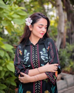 Yumna Zaidi Instagram - x @Silayipret

Wearing this beautiful Co-Ord Set from Silayi Pret perfect for this weather. Shop now on www.silayipret.com

#SilayiPret