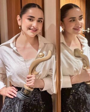 Yumna Zaidi Instagram - Cheers to life , Cheers to “ Bakhtawar “
🏆
