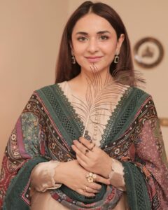 Actress Yumna Zaidi HD Photos and Wallpapers June 2024