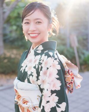 Yuno Ohara Instagram - ㅤㅤㅤㅤㅤㅤㅤㅤㅤㅤㅤㅤㅤ
avex 新春参拝・晴れ着お披露目会に
今年も参加させていただきました👘⛩️

2025年。25歳。デビュー15周年。
いつかこの年を振り返った時に、
節目になったと言えるような1年にします。

今年の抱負は“一心”
ご一緒させていただく全ての方々と
心を通わせながらお仕事できますように☺︎
