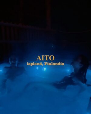 Yuri Vargas Instagram - Y ahora un poema….

En la nieve dejamos huellas,
y en el aire abrazos que son estrellas.
Hermana bonita viajamos sin prisa y 
el frío se llena de nuestra ❄️

Un lugar único, mágico y recóndito
The best hotel in Lapland ✨  @aitoresort