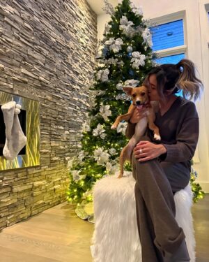 Yvonne Chapman Instagram - Wishing you and yours a beautiful Christmas filled with tummy hurting laughs, yummy treats, and coma-inducing belly rubs for all your fur babies 🎄❤️