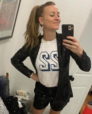 Yvonne Strahovski Instagram - To say I was excited to get ready for this show is defo an understatement. The only time I ever put on glitter sticker nails in my life. Yes there are dirty diapers in the background. Thank you @taylorswift for having us & putting on an incredibly AMAZING SHOW - we danced our asses off & sung REAL LOUD. Thank you @gracieabrams for also being such an amazing performer & for being so gracious & thank you @sophieflack for the fearless & tortured jewels 💎 We did it @officialevercarradine ;) 🌟🔥💥🫶🏻💋‼️
