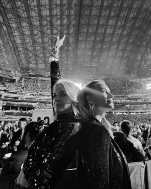 Yvonne Strahovski Instagram - To say I was excited to get ready for this show is defo an understatement. The only time I ever put on glitter sticker nails in my life. Yes there are dirty diapers in the background. Thank you @taylorswift for having us & putting on an incredibly AMAZING SHOW - we danced our asses off & sung REAL LOUD. Thank you @gracieabrams for also being such an amazing performer & for being so gracious & thank you @sophieflack for the fearless & tortured jewels 💎 We did it @officialevercarradine ;) 🌟🔥💥🫶🏻💋‼️