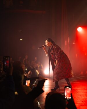 Zaho Instagram - RETOUR SUR / Le grand retour de @zahonline sur scène le 30 novembre à La Cigale pour un concert plus que sold out ! Un moment inoubliable partagé avec le public ✨
Ne manquez pas l’occasion de la découvrir ou redécouvrir à la Salle Pleyel à Paris, le vendredi 12 décembre 2025 !

🎫Billets en vente dès maintenant !

📸 @anoukmarhoefer