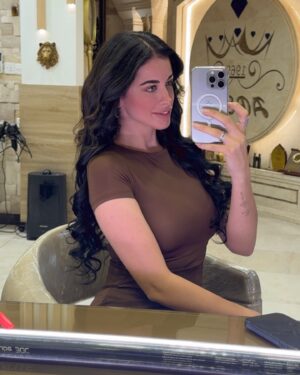 Zahra Habib Instagram - منو كلي طولي شعرج؟؟ 
يلا طولناه وكلش حبيت 
اعتقد بعد ما اكص شعري ابداً ❤️
شكرا كلش كلش جهاد المبدع دائما يسويلي لوك جديد 
ويطلع لوك يموت❤️