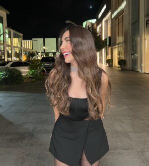 Zahraa Sami Instagram - 2025: the year to shine brighter than ever 🥂🕺🏻

آخر صورة بسنة ٢٠٢٤ ✨