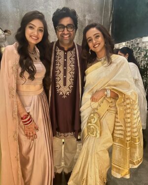 Zalak Desai Instagram - It was indeed a #MaJa Ni party!!!💃🏻 
Thank you @pujajoshi_official and @malhar028 for having me! Many congratulations on this new chapter of your lives♥️
It was so much fun meeting people I’ve worked with as a child actor more than 2 decades ago! 😇🥰
This bachcha has grown up and definitely made a lot of people feel old😂🙈
Good times, good fun, good memories, good peeps, a good night after so long😍

#Maja #MajaNiParty#GreatNight#Grateful#Blessed