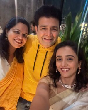 Zalak Desai Instagram - It was indeed a #MaJa Ni party!!!💃🏻 
Thank you @pujajoshi_official and @malhar028 for having me! Many congratulations on this new chapter of your lives♥️
It was so much fun meeting people I’ve worked with as a child actor more than 2 decades ago! 😇🥰
This bachcha has grown up and definitely made a lot of people feel old😂🙈
Good times, good fun, good memories, good peeps, a good night after so long😍

#Maja #MajaNiParty#GreatNight#Grateful#Blessed