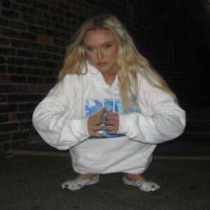 Zara Larsson Instagram - No because wtf IS happening? Puss puss Boston/DC. New Merch