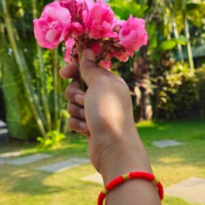 Zeel Joshi Instagram - ચલો હસ્તા ખેલતા , રોતા, કામ કરતા ફરી જીવન નુ એક વર્ષ ઓછુ કરીયુ.. પણ મસ્ત જીવ્યા.
ByBy #2024 & Wlc #2025 Happy New Year Everyone 🎉 ♥️ ✨️
